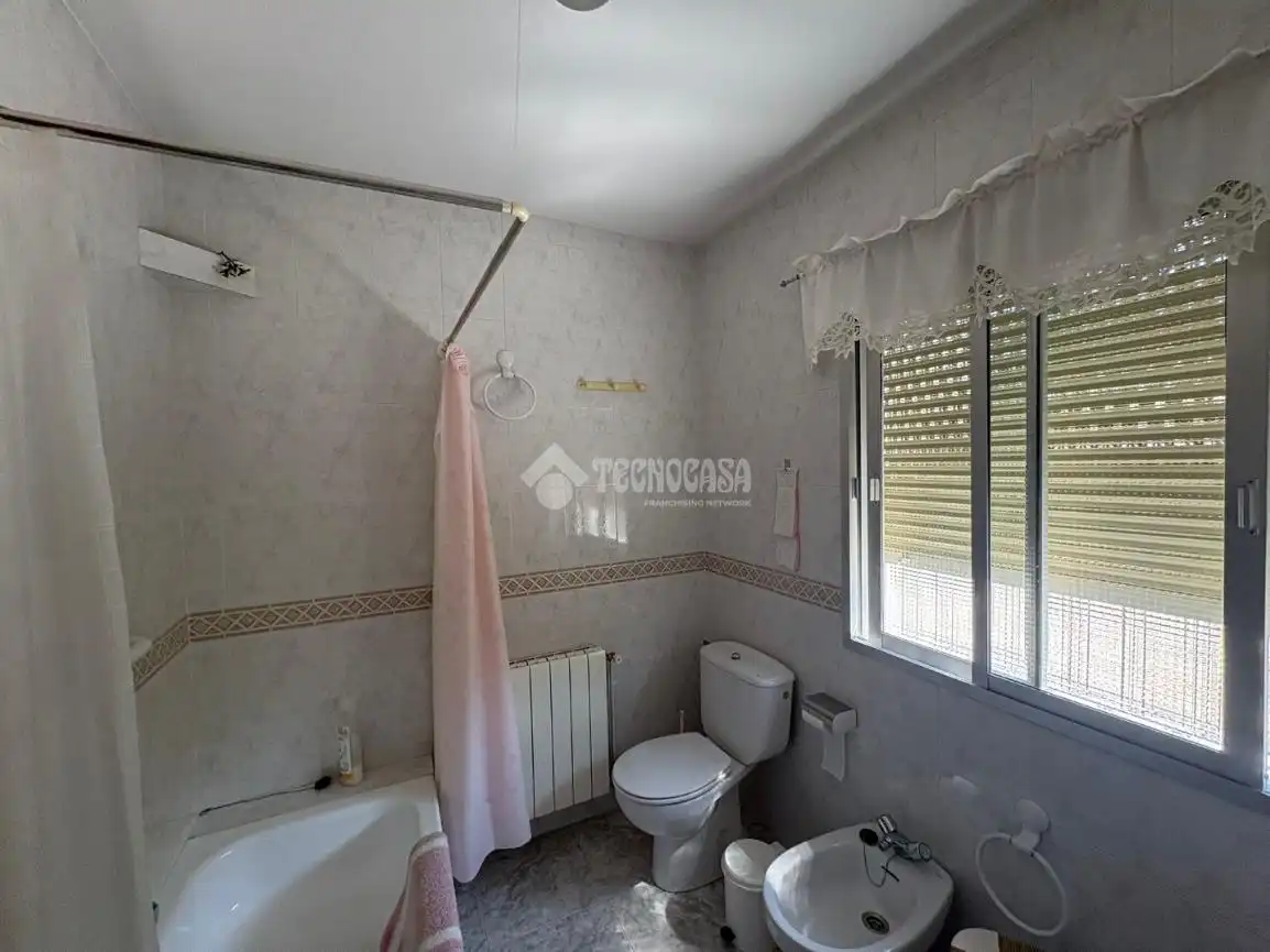 Bany de Casa o xalet en venda en Fuensanta de Martos amb Aire condicionat, Calefacció i Balcó