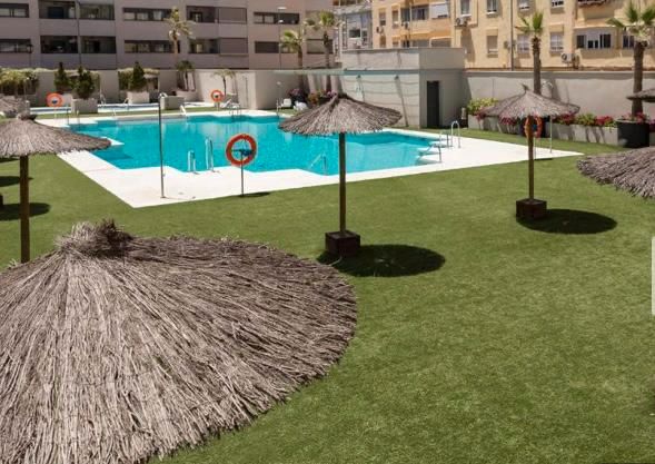 Piscina de Pis de lloguer en Málaga Capital amb Aire condicionat, Terrassa i Moblat