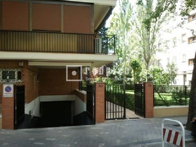 Vista exterior de Piso en venta en  Madrid Capital