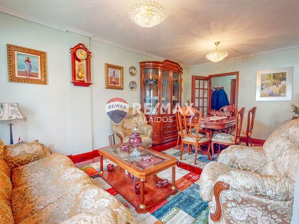 Sala d'estar de Pis en venda en Vigo  amb Calefacció, Parquet i Terrassa