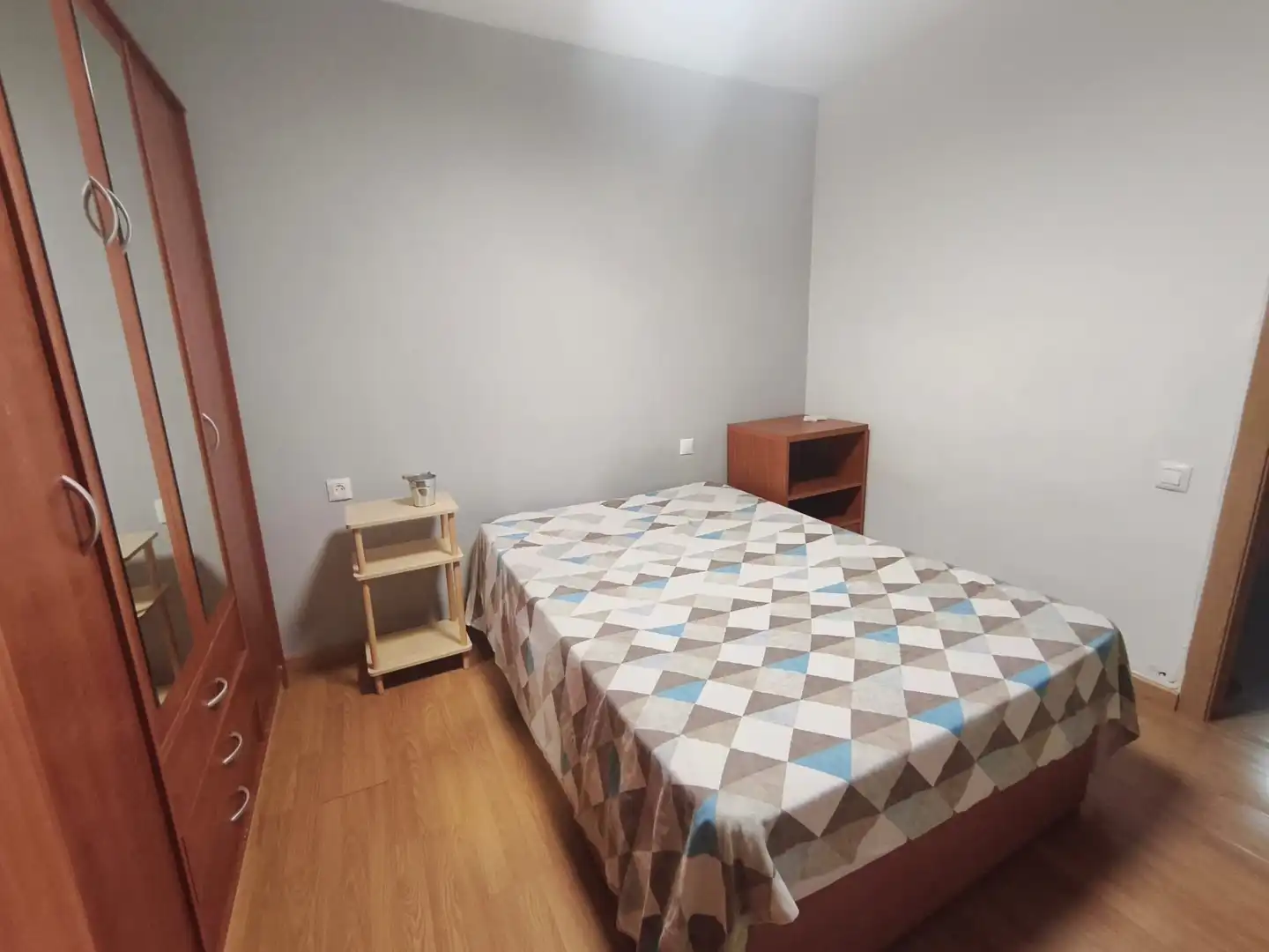 Schlafzimmer von Wohnung zum Verkauf in Burjassot mit Parkett, Ofen und Waschmaschine