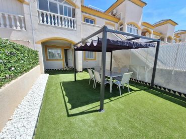 Bajo con piscina en venta en Urbanización Jardín del Mar III 107
