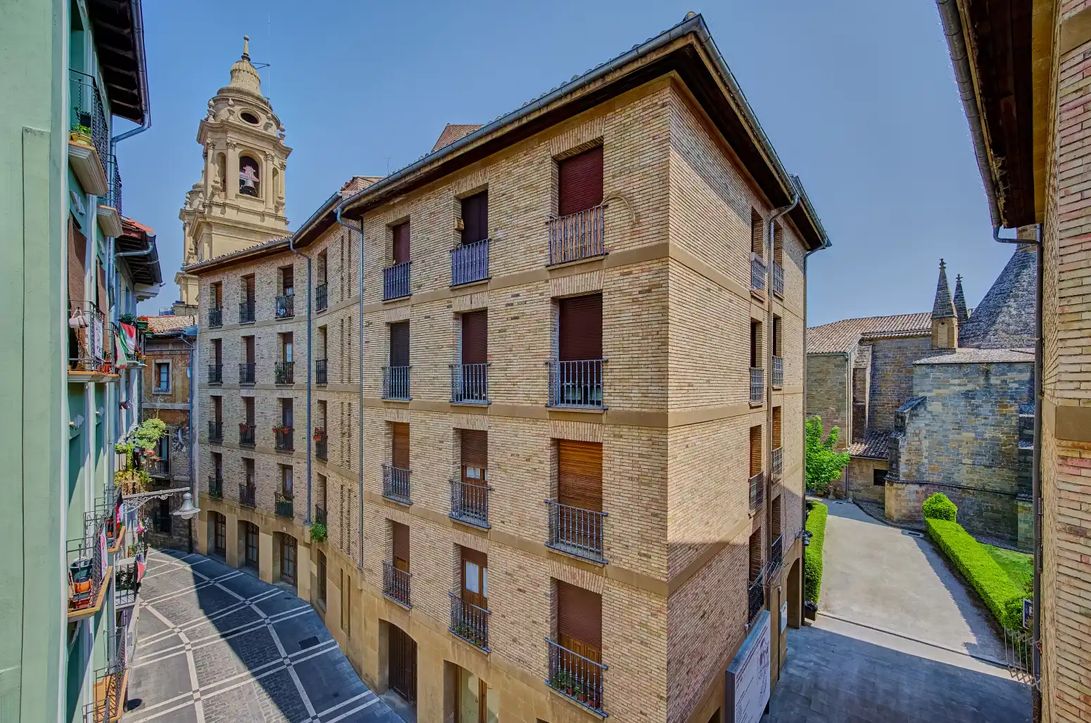 Vista exterior de Ático en venta en  Pamplona / Iruña con Calefacción, Parquet y Balcón