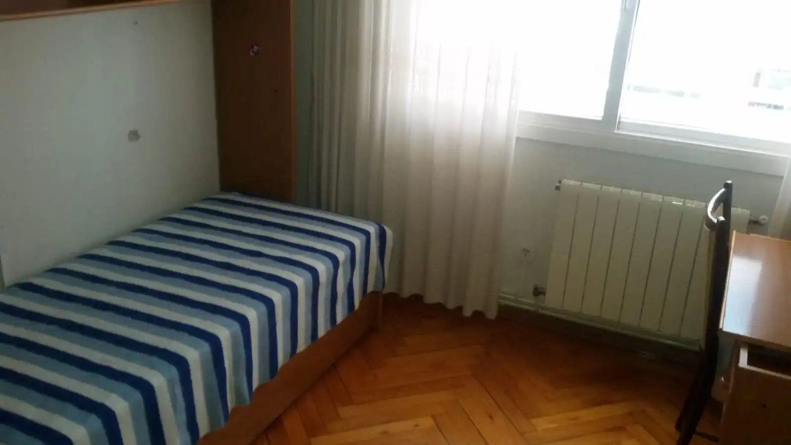 Dormitori de Pis en venda en Vigo  amb Calefacció, Terrassa i Moblat