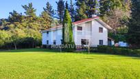 Vista exterior de Casa o xalet en venda en Irun  amb Terrassa