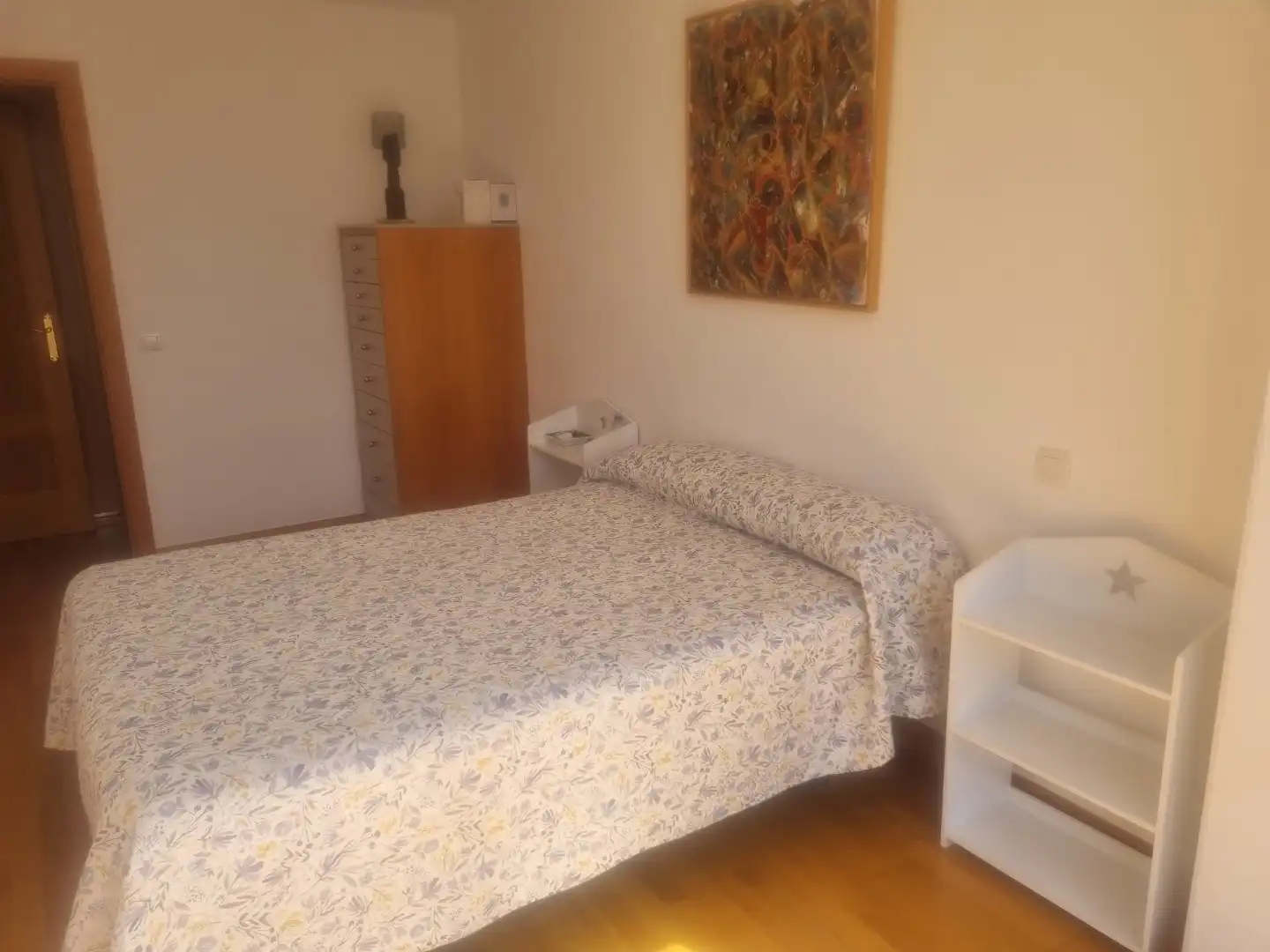 Dormitori de Apartament en venda en Burgos amb Calefacció i Traster