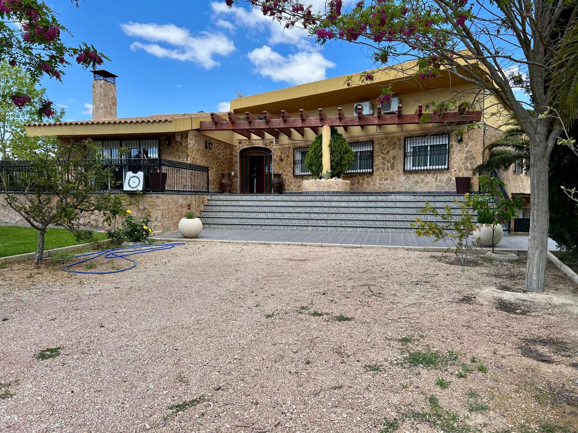 Vista exterior de Finca rústica en venta en Sax con Aire acondicionado, Jardín privado y Terraza