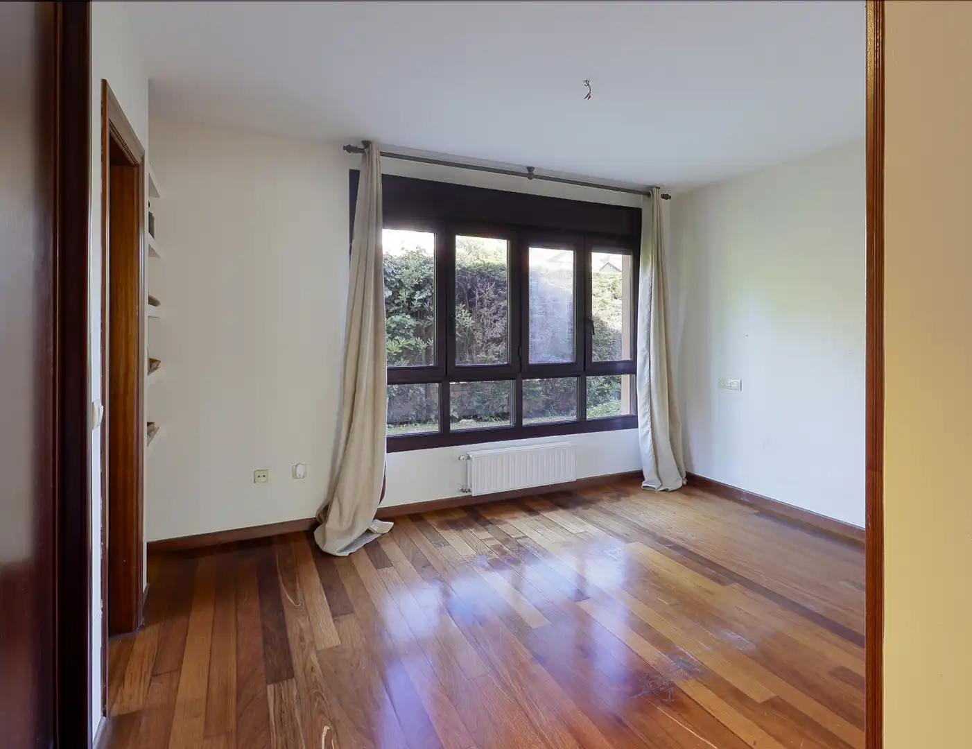 Dormitori de Casa o xalet en venda en Gijón  amb Calefacció, Terrassa i Traster