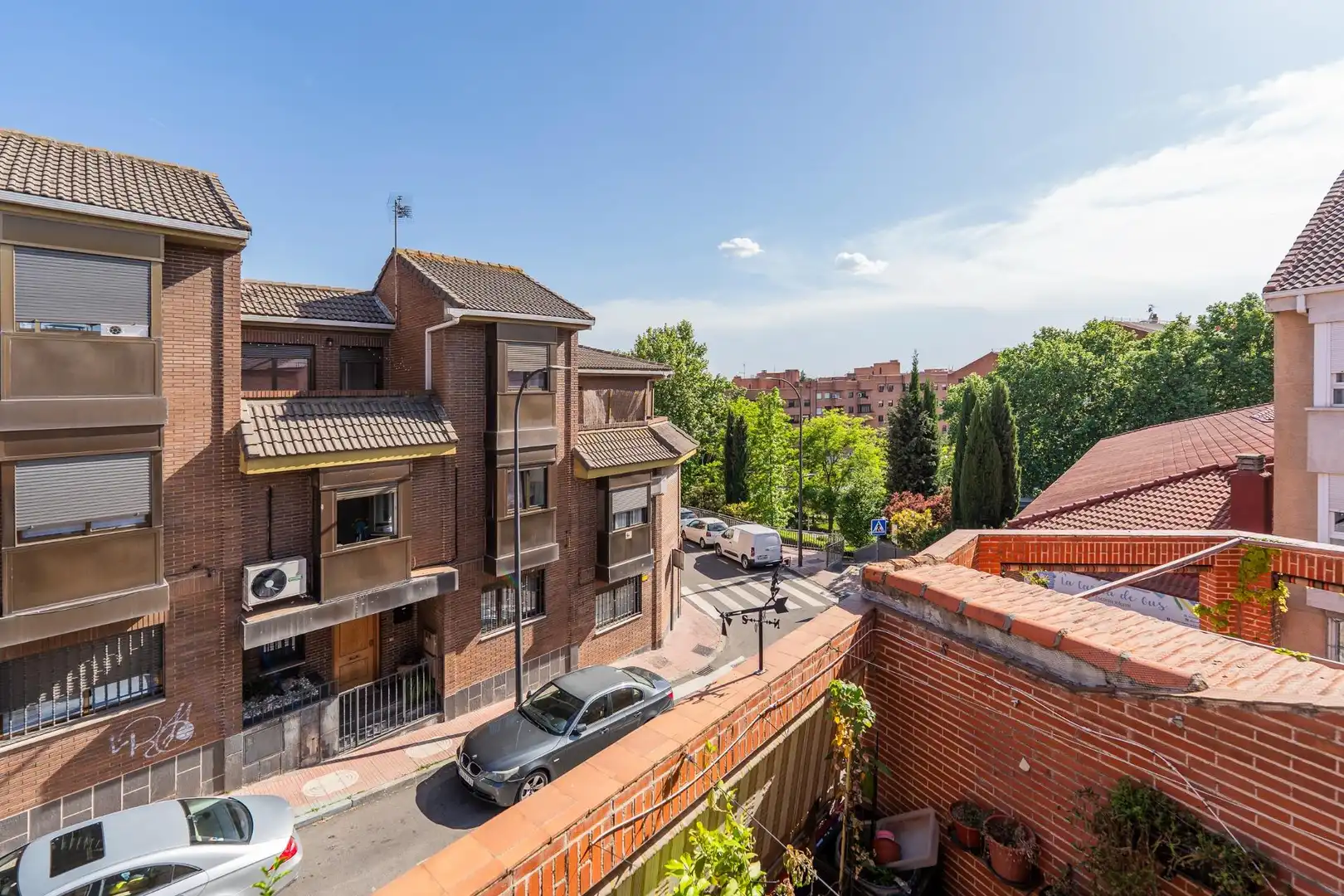 Vista exterior de Dúplex en venda en San Sebastián de los Reyes amb Calefacció, Parquet i Terrassa