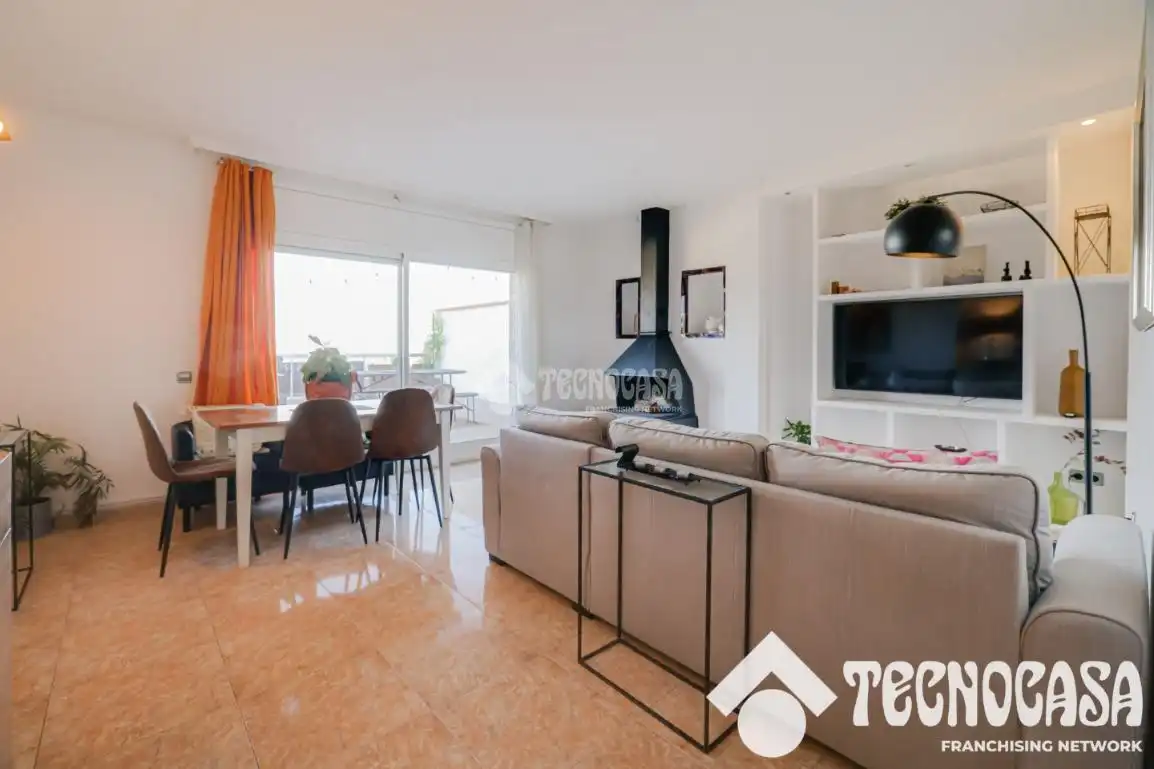 Sala d'estar de Àtic en venda en Sant Feliu de Codines amb Terrassa i Moblat