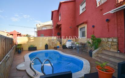 Vista exterior de Casa o xalet en venda en Cunit amb Aire condicionat, Calefacció i Terrassa