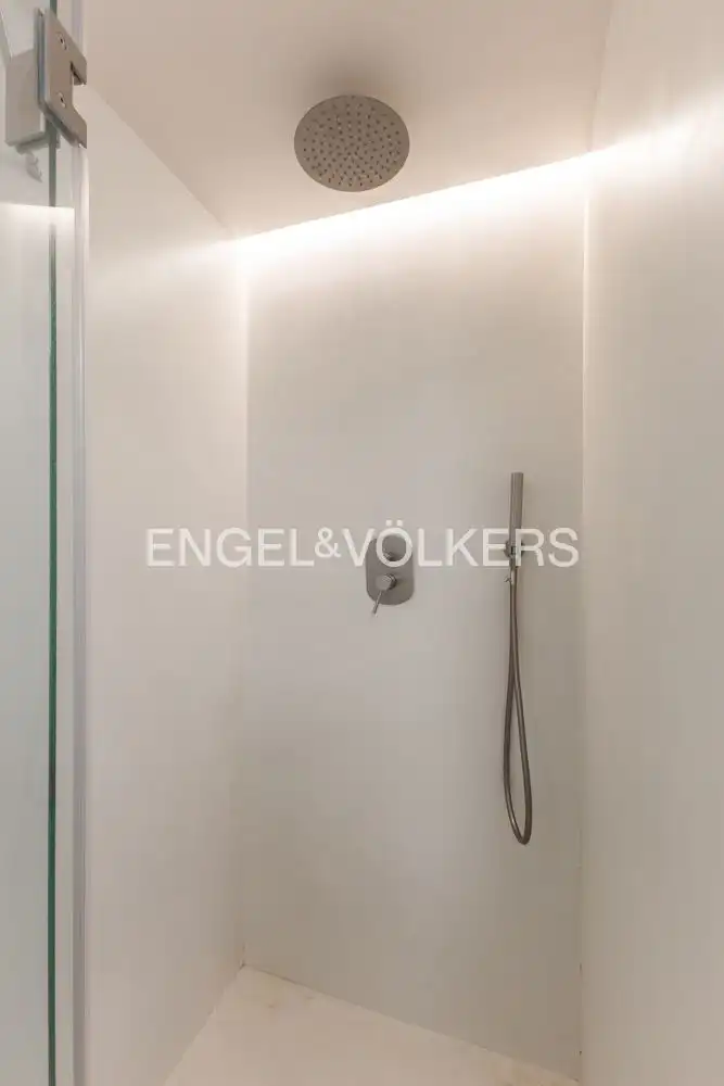 Bathroom of Flat for rent in Dénia  with Air Conditioner, Heating and Parquet flooring