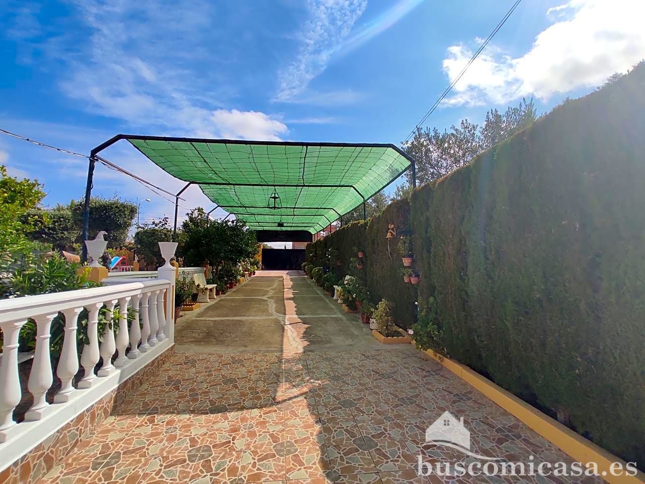 Vista exterior de Casa o xalet en venda en Linares amb Aire condicionat, Jardí privat i Terrassa