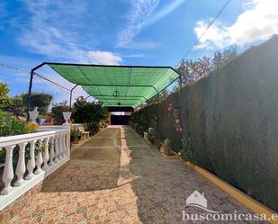 Vista exterior de Casa o xalet en venda en Linares amb Aire condicionat, Jardí privat i Terrassa