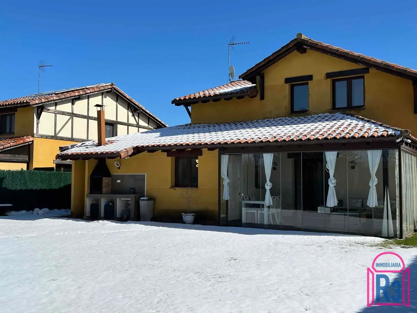 Vista exterior de Casa o chalet en venta en Villaquilambre con Calefacción