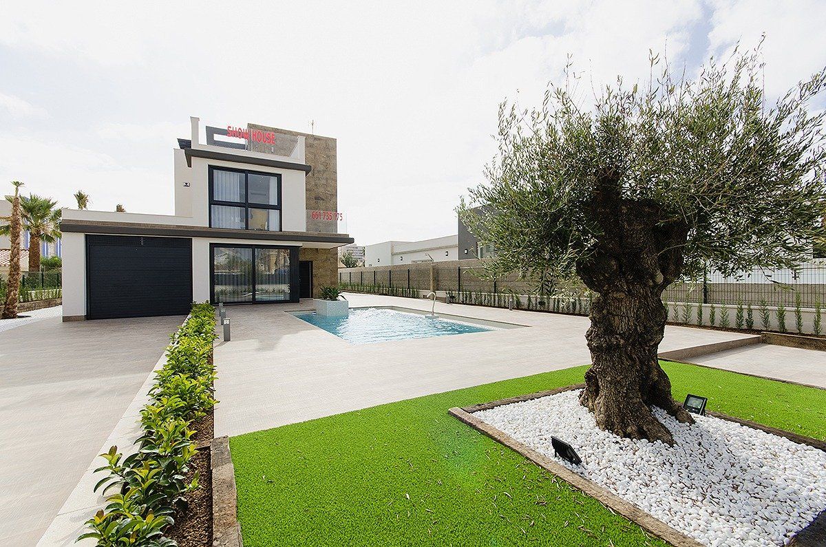 Vista exterior de Casa o xalet en venda en Cartagena amb Aire condicionat, Jardí privat i Terrassa