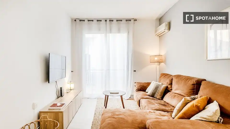 Sala de estar de Piso para compartir en Barcelona con Aire acondicionado, Calefacción y Amueblado