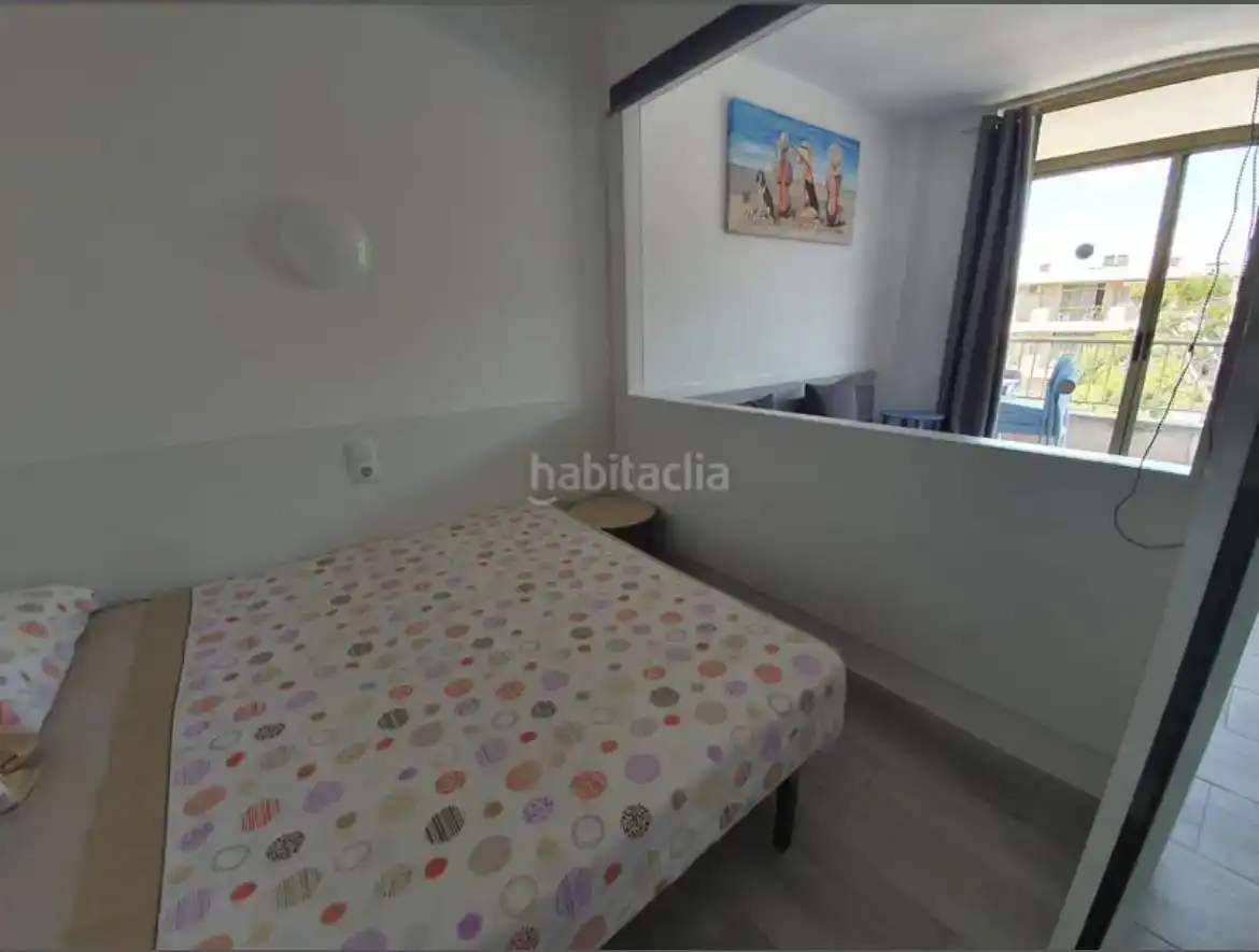 Dormitori de Apartament en venda en Salou amb Aire condicionat, Piscina i Balcó