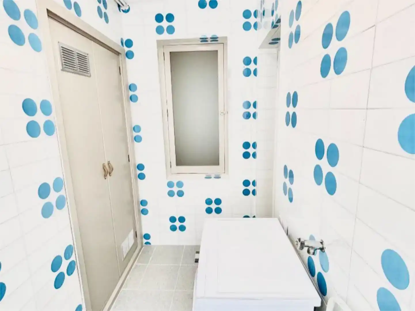 Badezimmer von Wohnung zur Miete in  Valencia Capital mit Klimaanlage und Balkon