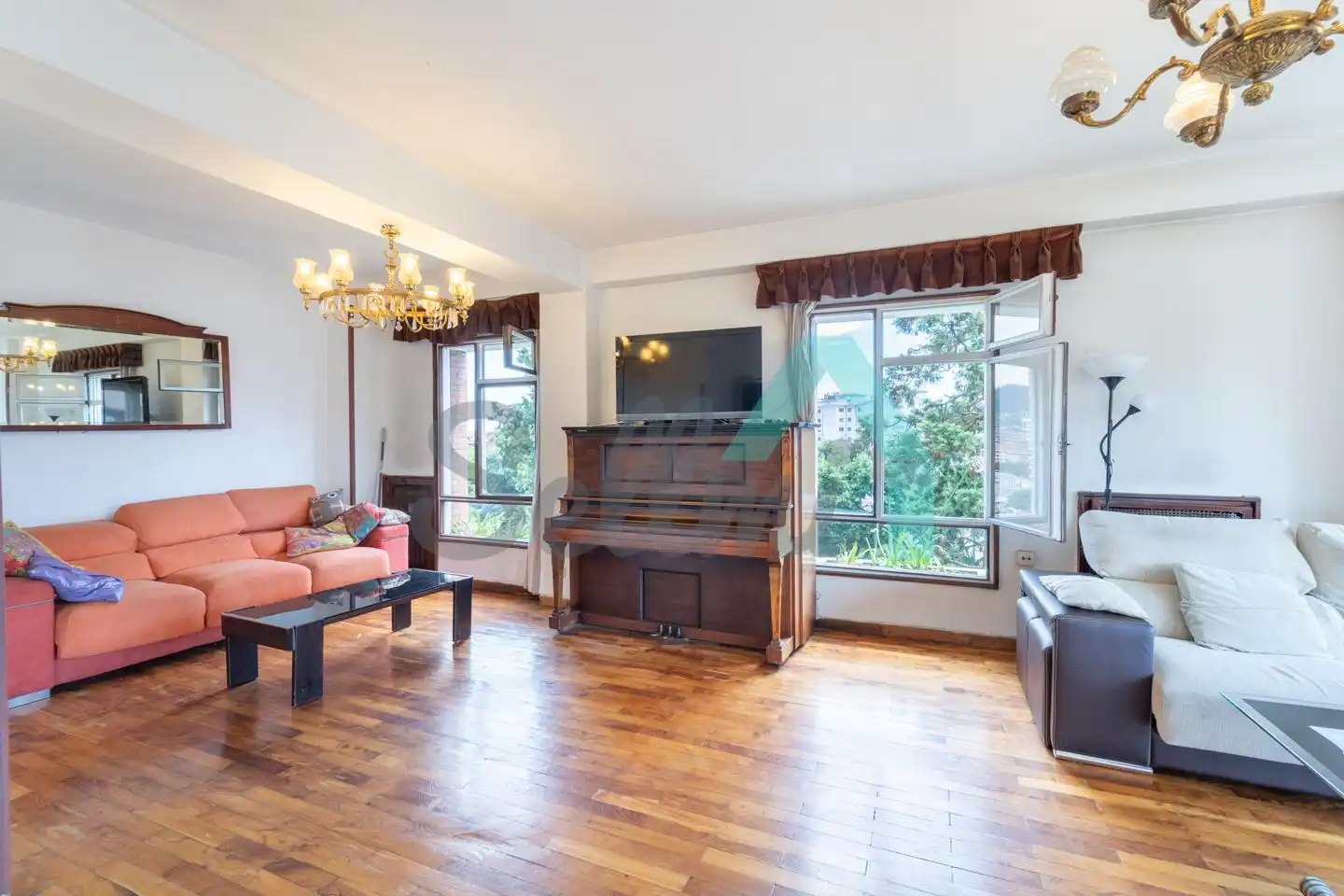 Sala de estar de Piso en venta en Oviedo  con Calefacción, Parquet y Terraza