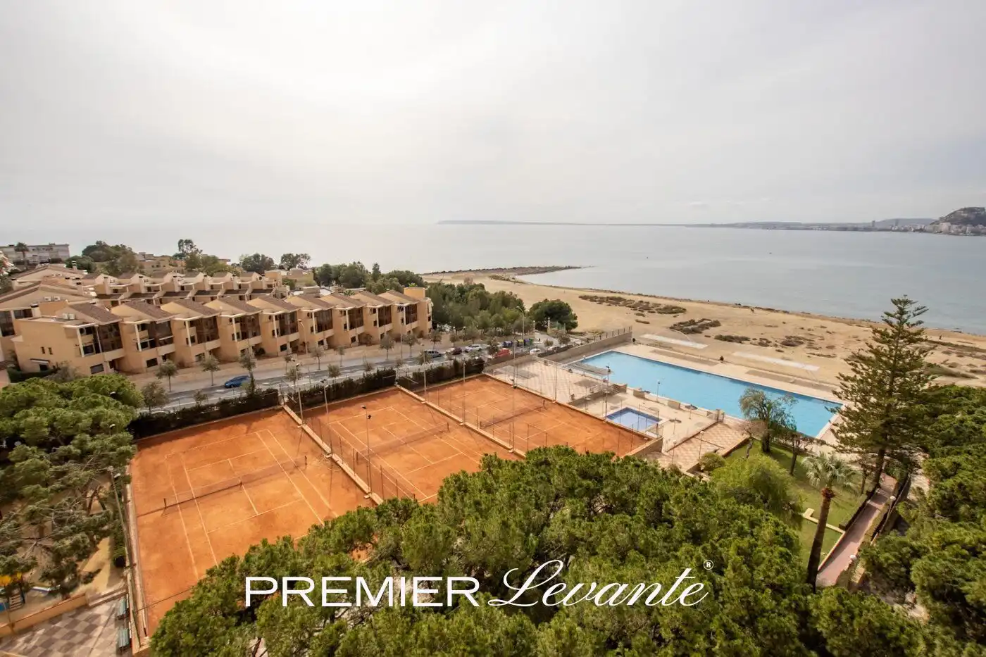 Habitación de Piso en venta en Alicante / Alacant con Aire acondicionado, Calefacción y Jardín privado
