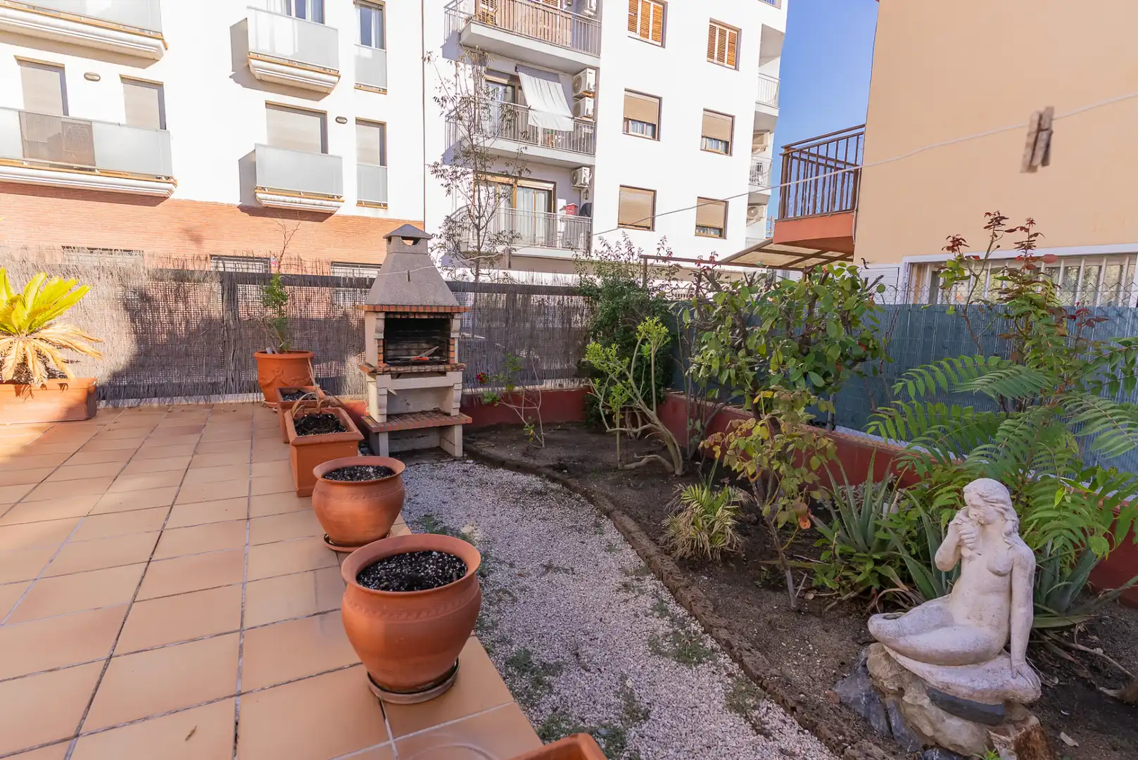 Casa pareada con jardín en venta en Carrer Illes Canàries, imagen 4