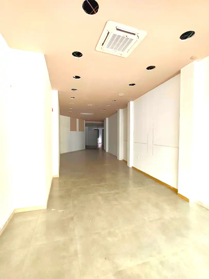 Local comercial de lloguer a Calle Madrid, imagen 2