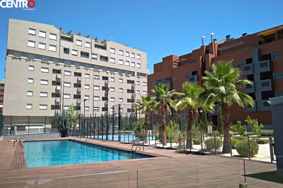 Schwimmbecken von Wohnung zum Verkauf in Granada mit Klimaanlage, Heizung und Privatgarten