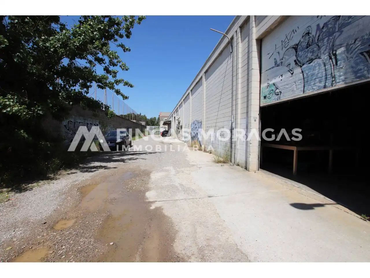 Vista exterior de Nave industrial de alquiler en Sant Cugat del Vallès