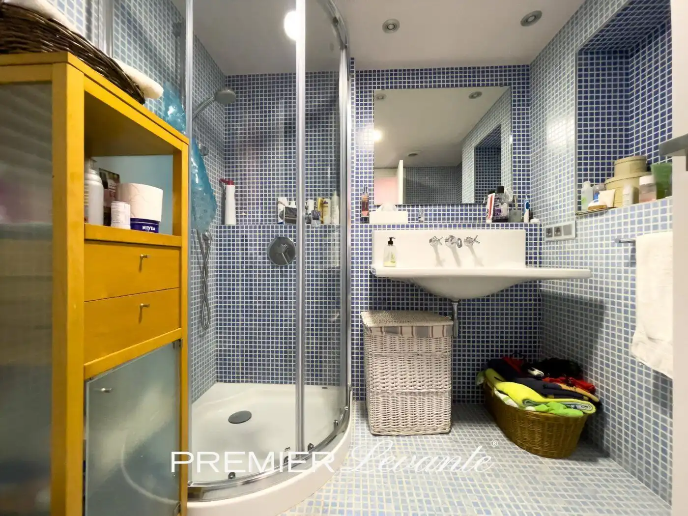 Baño de Piso en venta en Alicante / Alacant con Aire acondicionado, Calefacción y Jardín privado