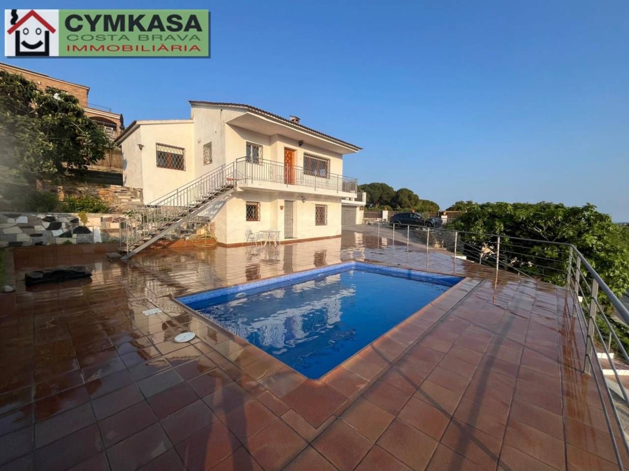 Vista exterior de Casa o xalet de lloguer en Lloret de Mar amb Jardí privat, Terrassa i Piscina
