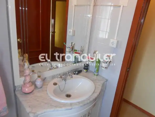 Bathroom of Flat for sale in Madrid  with Air Conditioner, Terrace and Furnished
