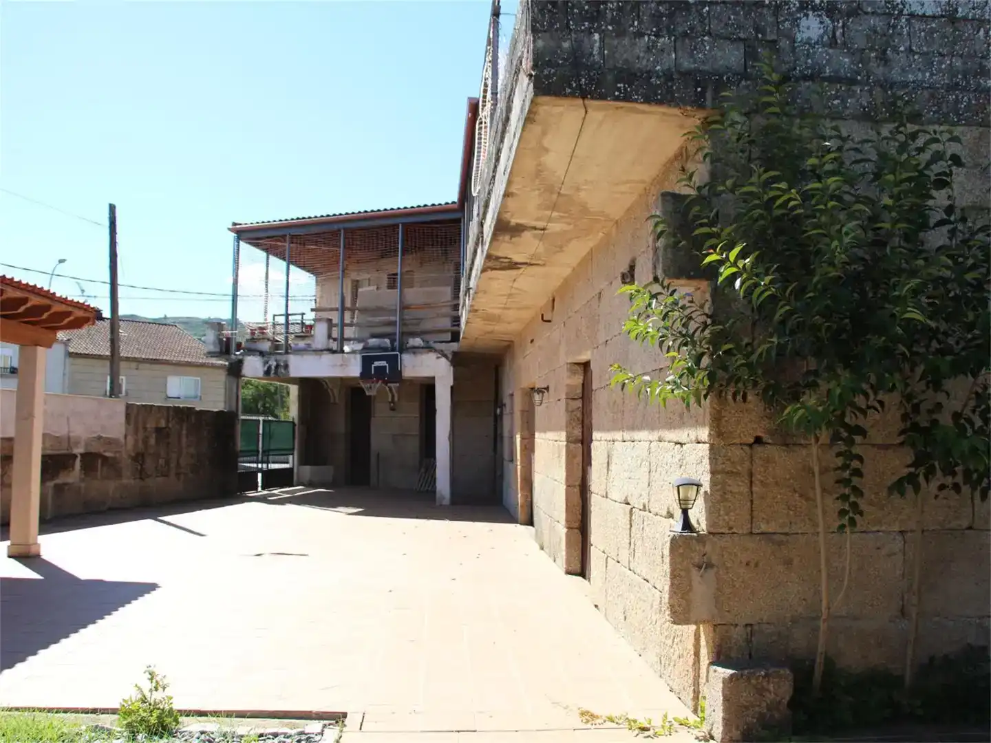 Vista exterior de Finca rústica en venda en Monterrei amb Jardí privat, Piscina i Balcó