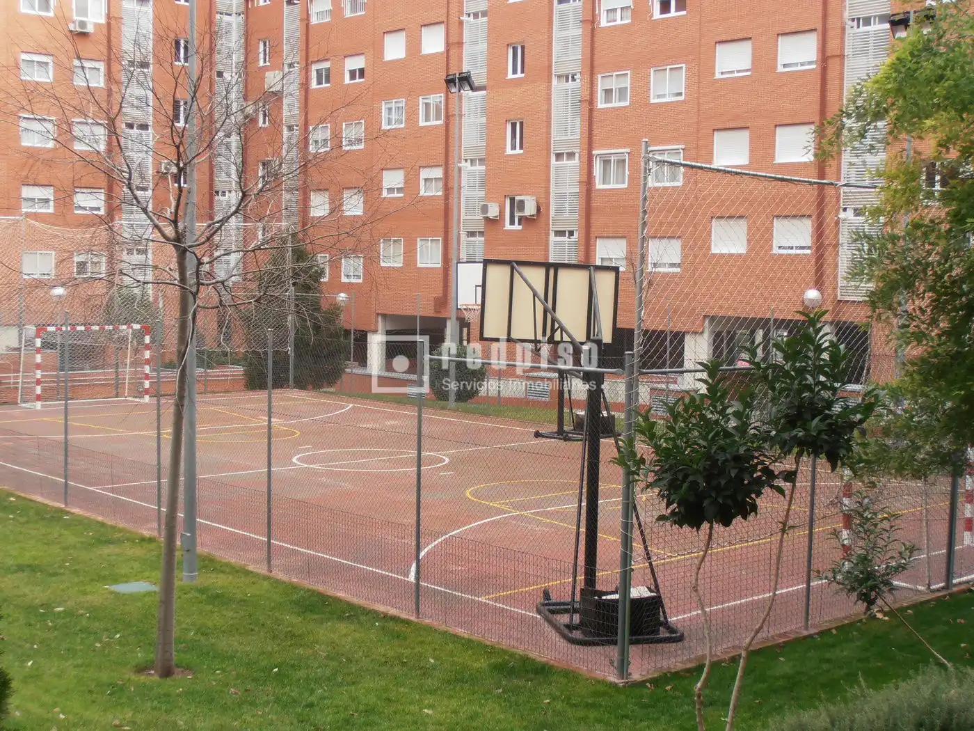 Vista exterior de Piso en venta en Madrid con Calefacción, Parquet y Trastero