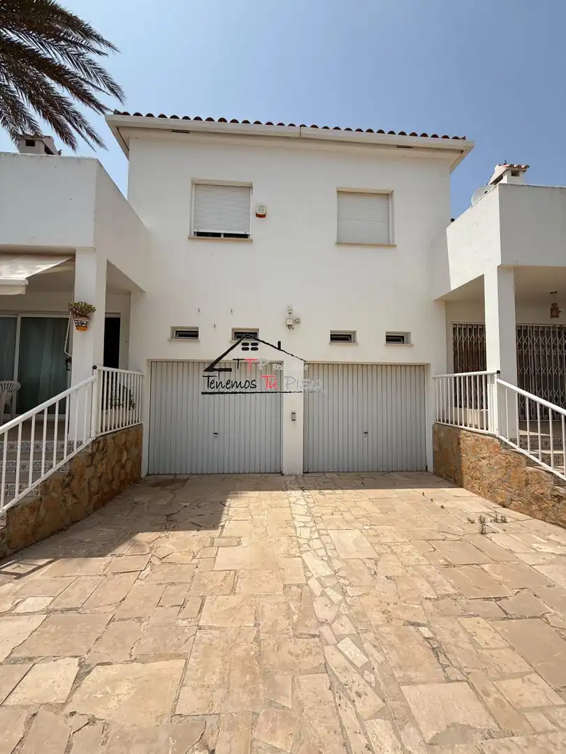 Terraced house with terrace for sale in Calle de Alena 5-7, imagen 2