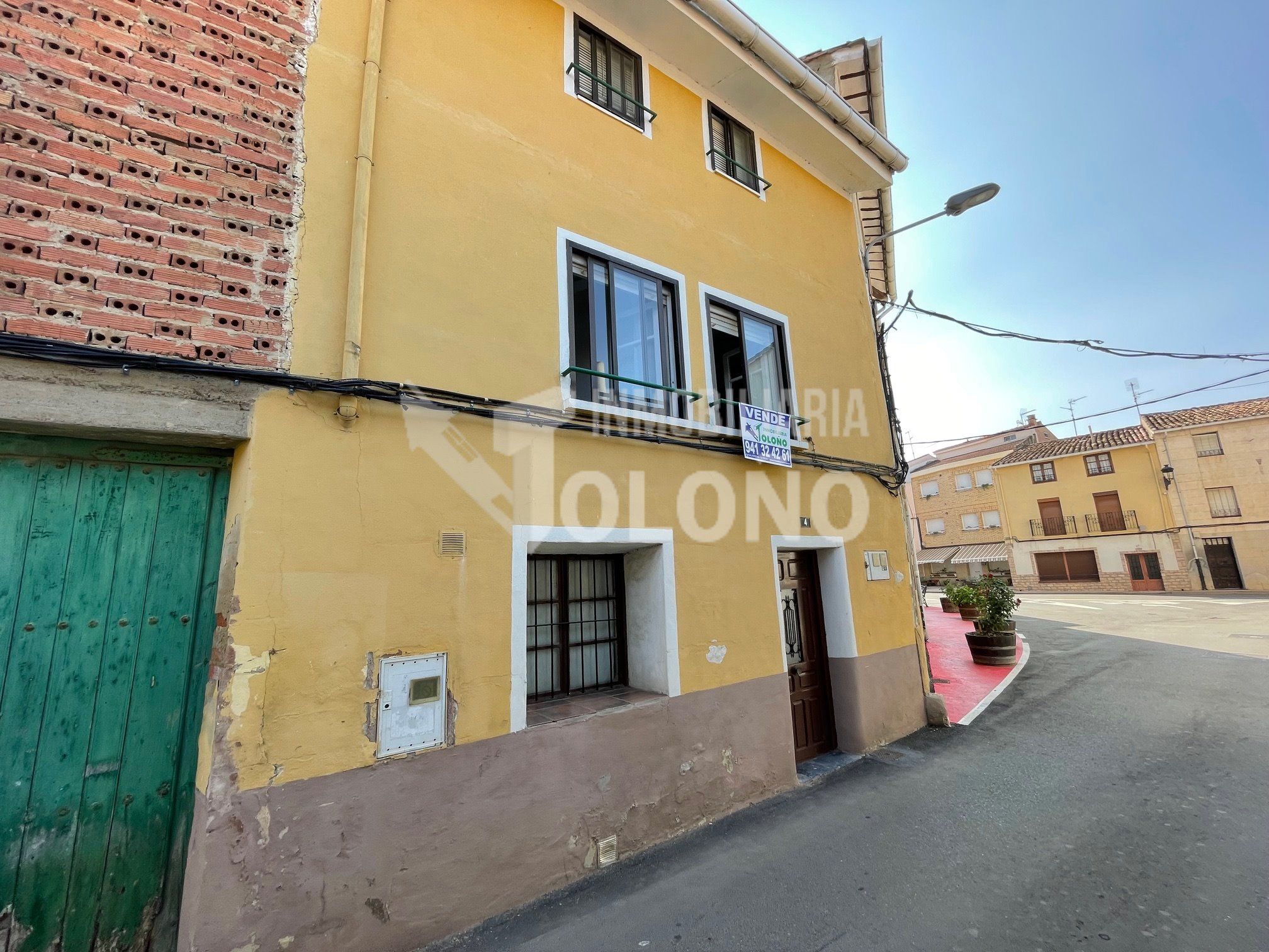 Vista exterior de Casa o xalet en venda en Castañares de Rioja amb Calefacció i Moblat