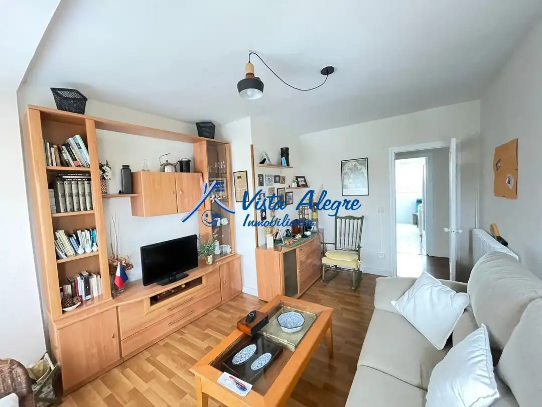 Sala de estar de Piso de alquiler en Haro con Jardín privado, Terraza y Piscina