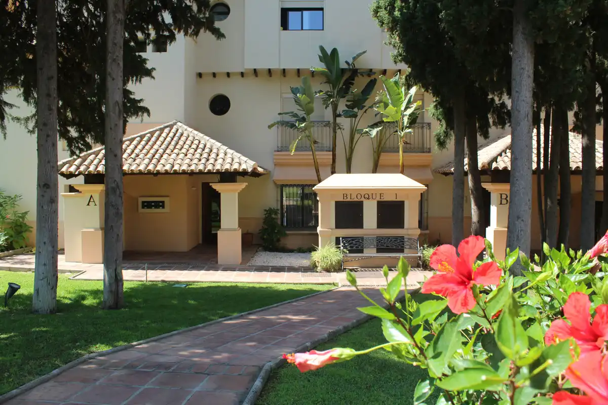 Vista exterior de Apartamento en venta en Marbella con Aire acondicionado, Jardín privado y Terraza