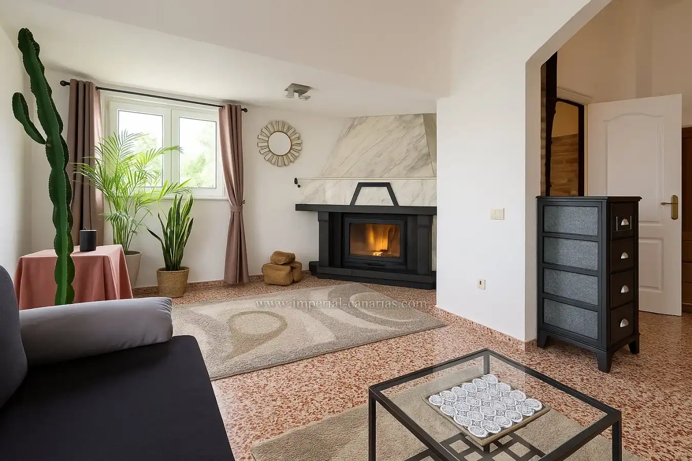 Sala d'estar de Casa o xalet en venda en Icod de los Vinos amb Moblat