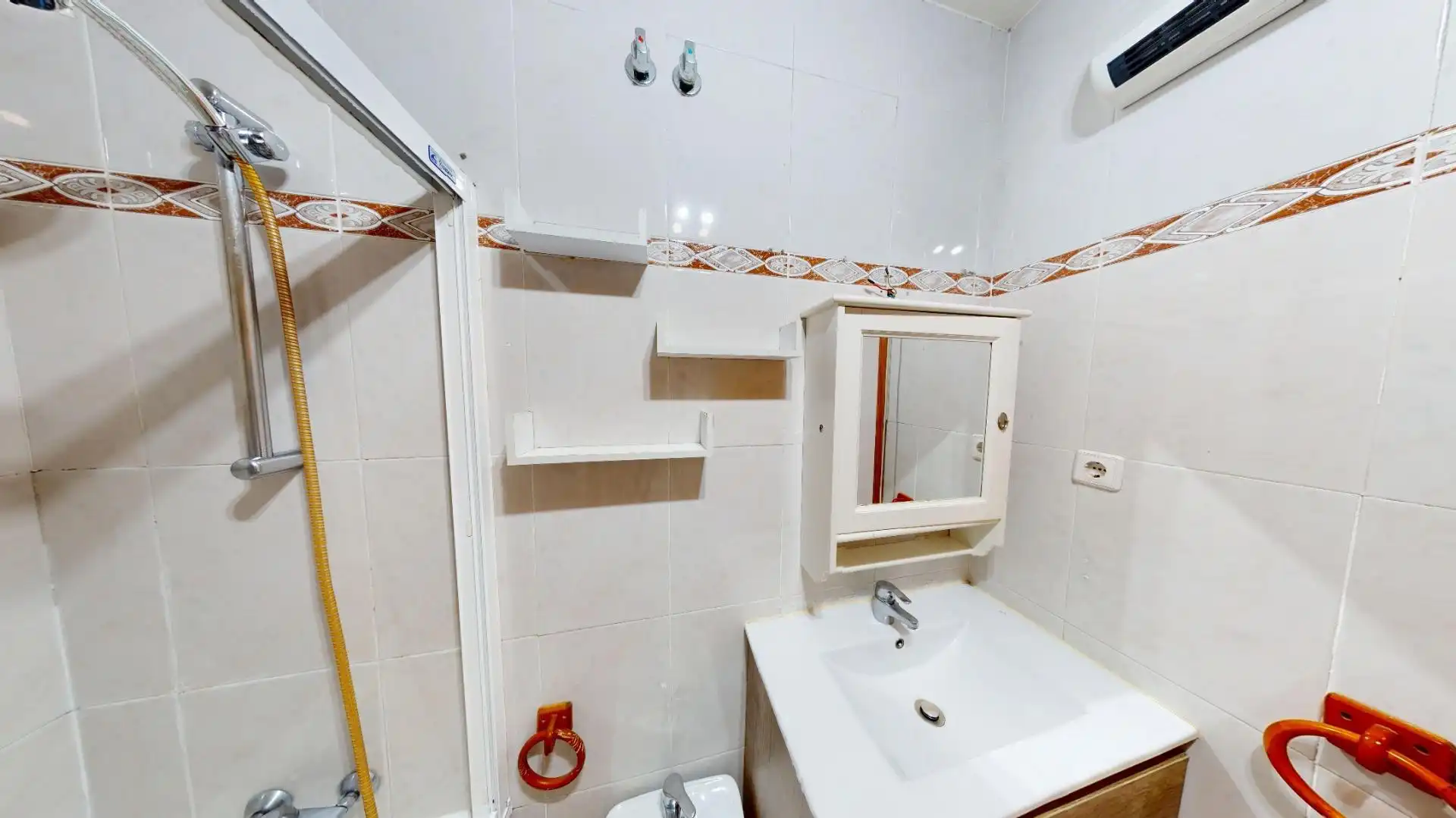 Bathroom of Flat for sale in El Molar (Madrid)  with Heating, Storage room and Balcony