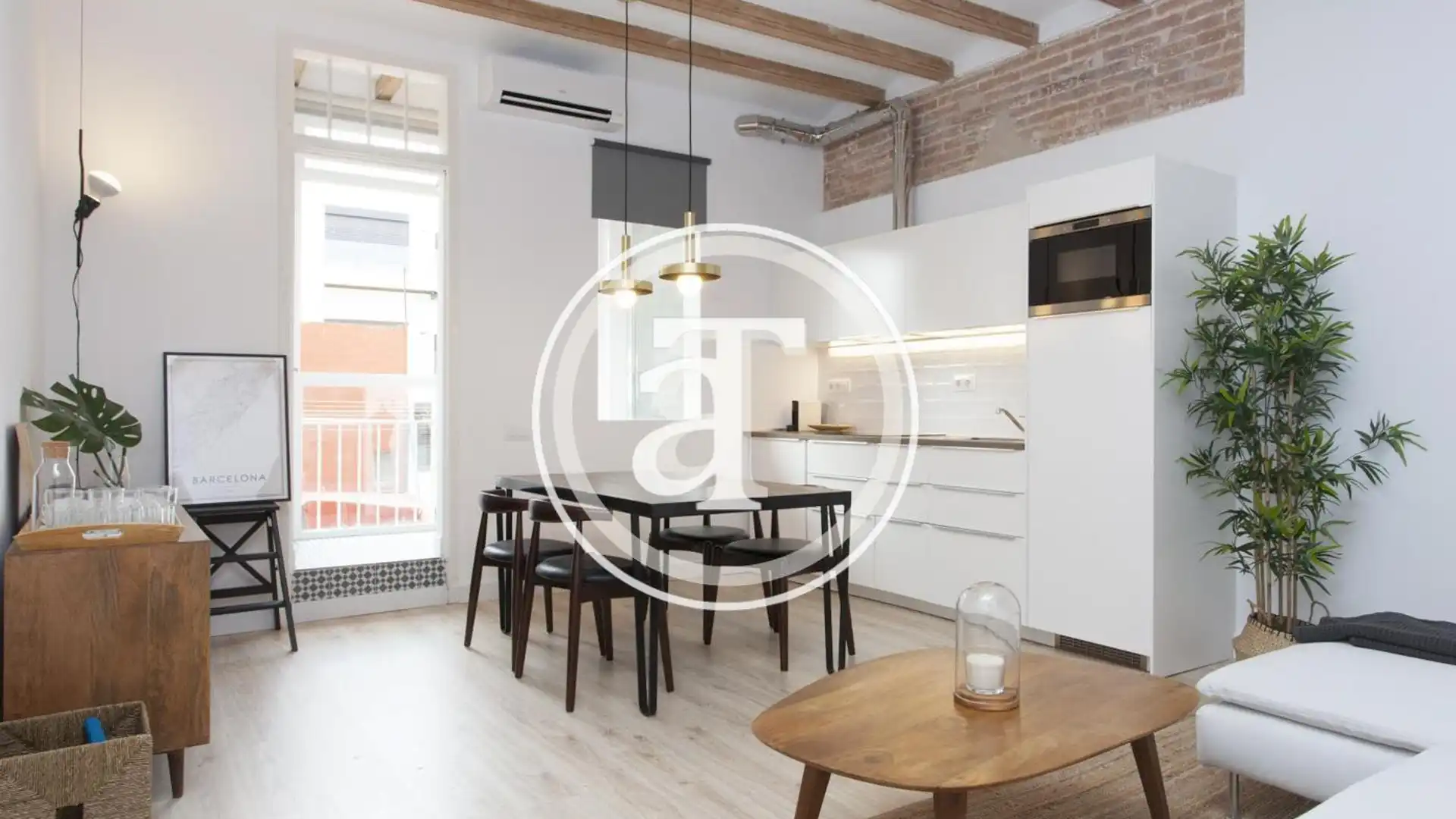 Vista exterior de Piso de alquiler en  Barcelona Capital con Aire acondicionado, Calefacción y Amueblado