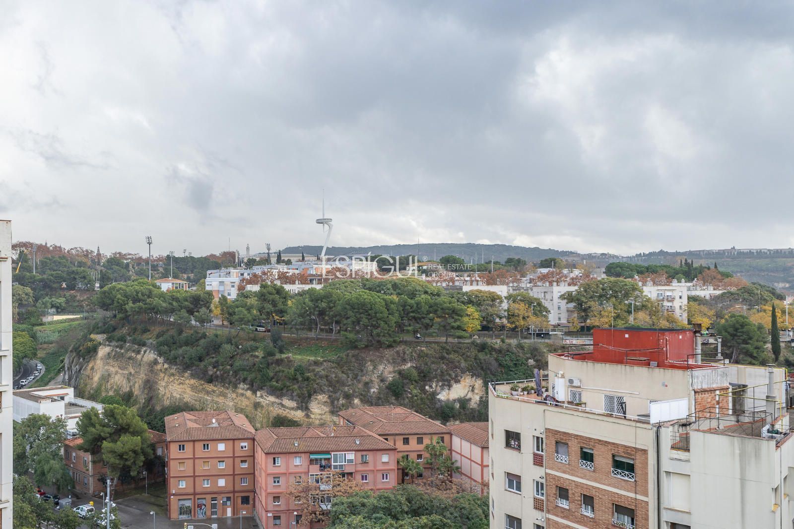 Exterior view of Attic for sale in  Barcelona Capital  with Air Conditioner, Heating and Terrace