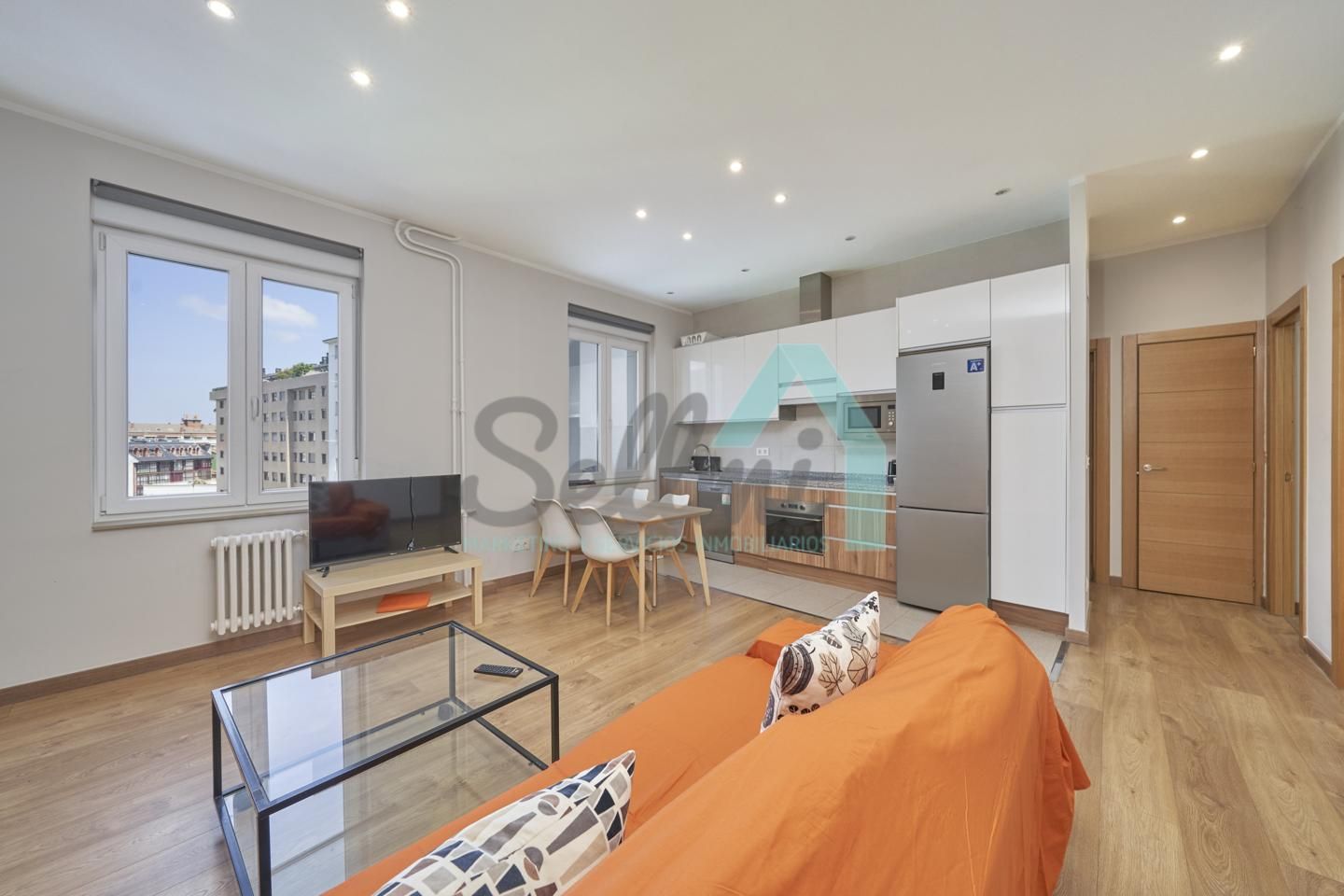 Sala d'estar de Pis de lloguer en Oviedo  amb Calefacció, Terrassa i Moblat