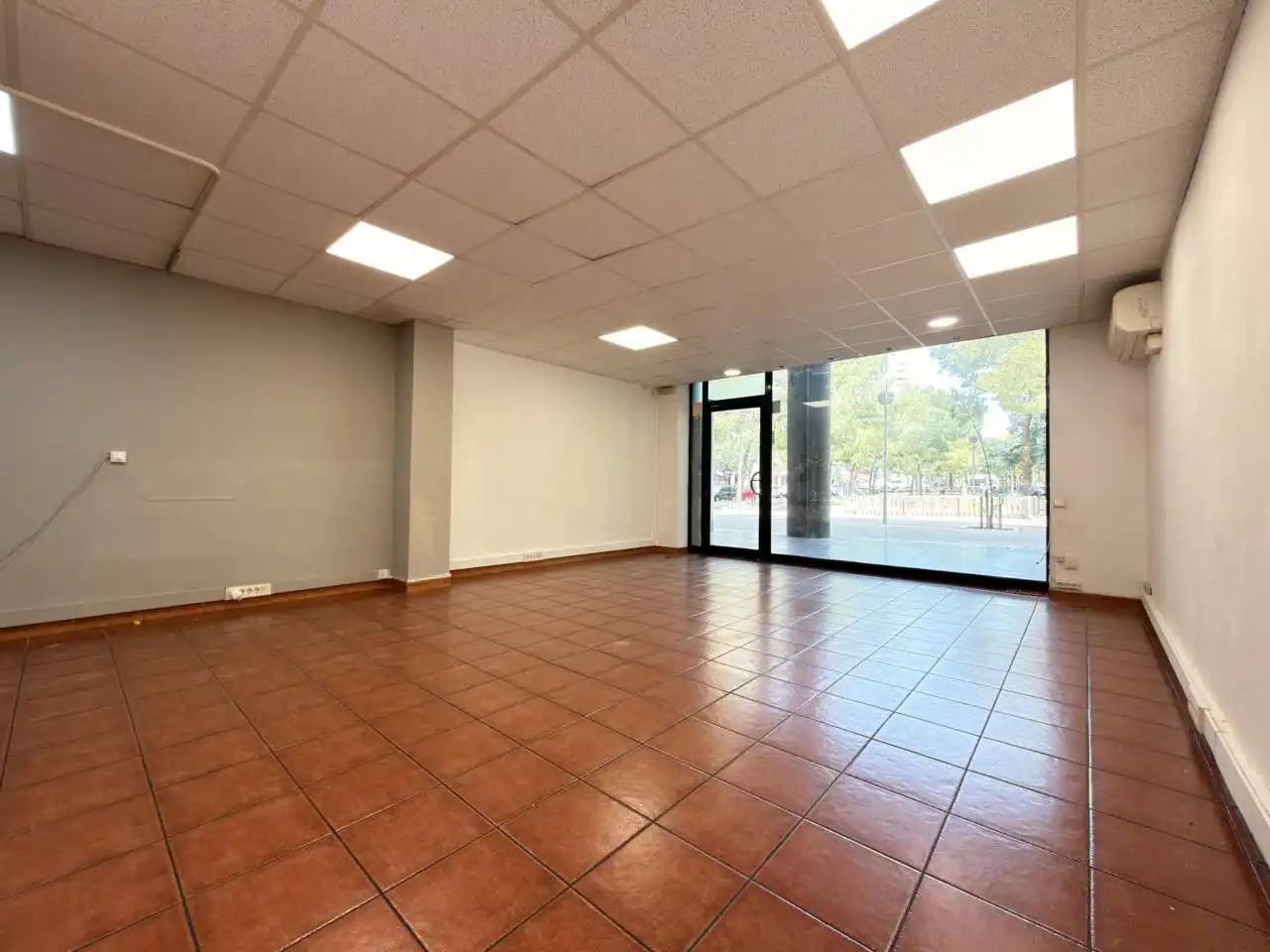 Local comercial en venda a Calle Mare de Déu de Port, imagen 4