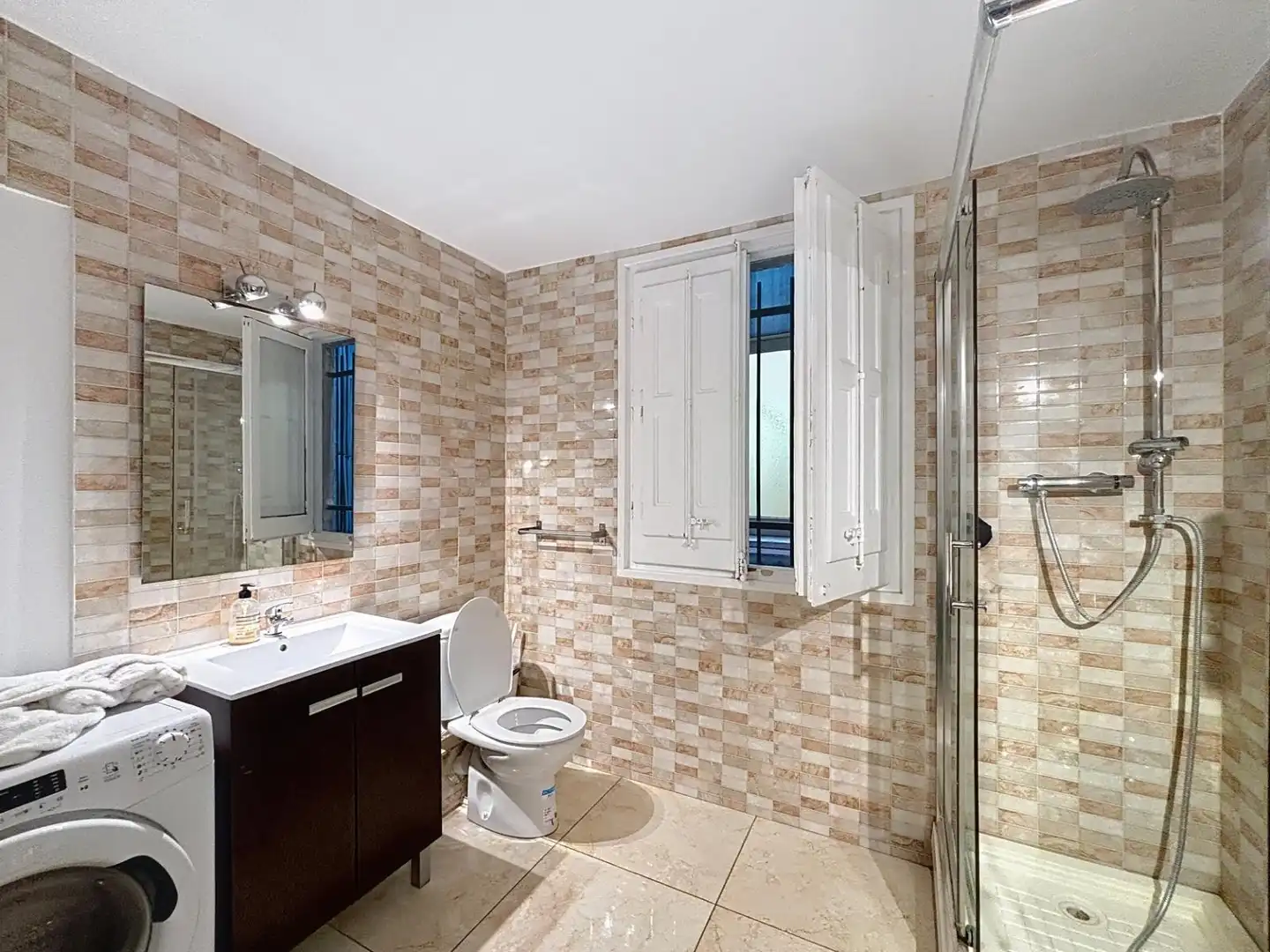 Bathroom of Flat for share in Barcelona  with Terrace and Furnished