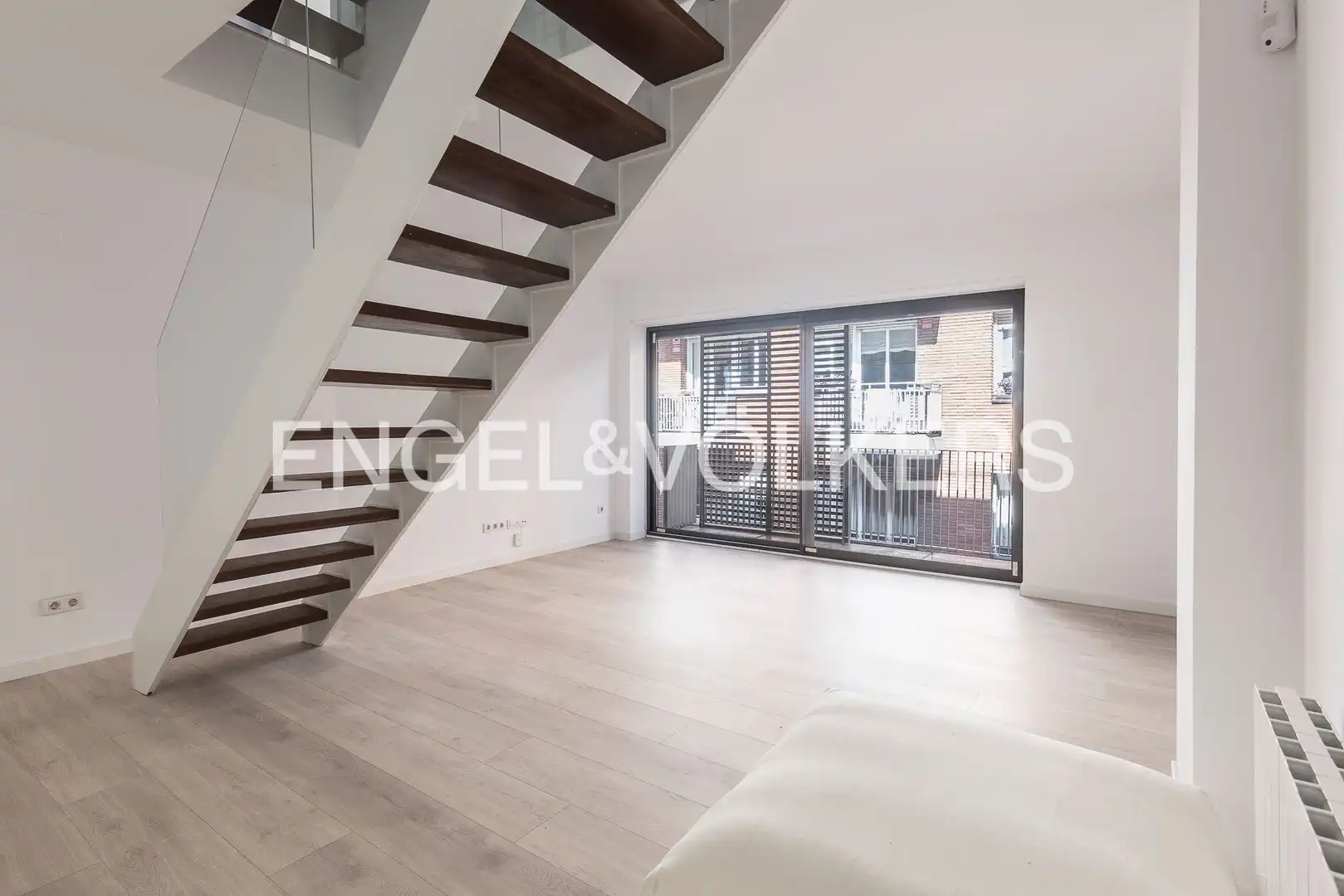 Sala de estar de Dúplex en venta en Barcelona con Aire acondicionado, Calefacción y Jardín privado