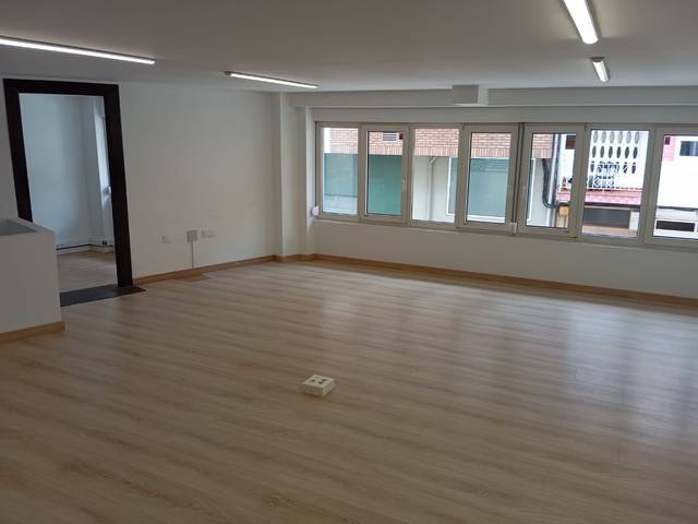 Local comercial en Alquiler en Rúa Velázquez, 23 en Alto del Castaño