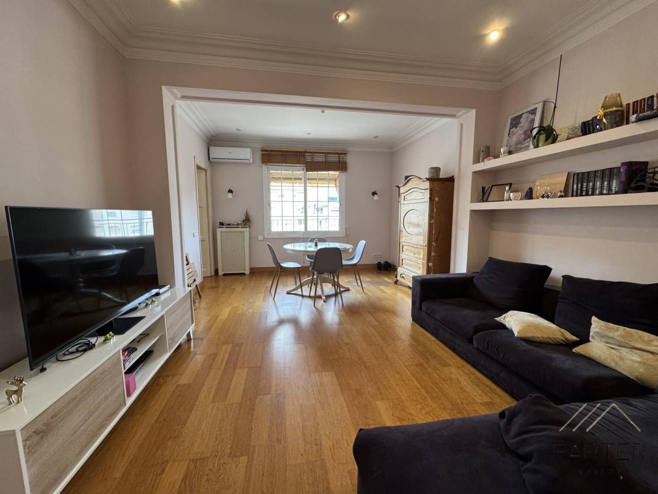 Sala d'estar de Àtic en venda en  Barcelona Capital amb Aire condicionat, Parquet i Moblat