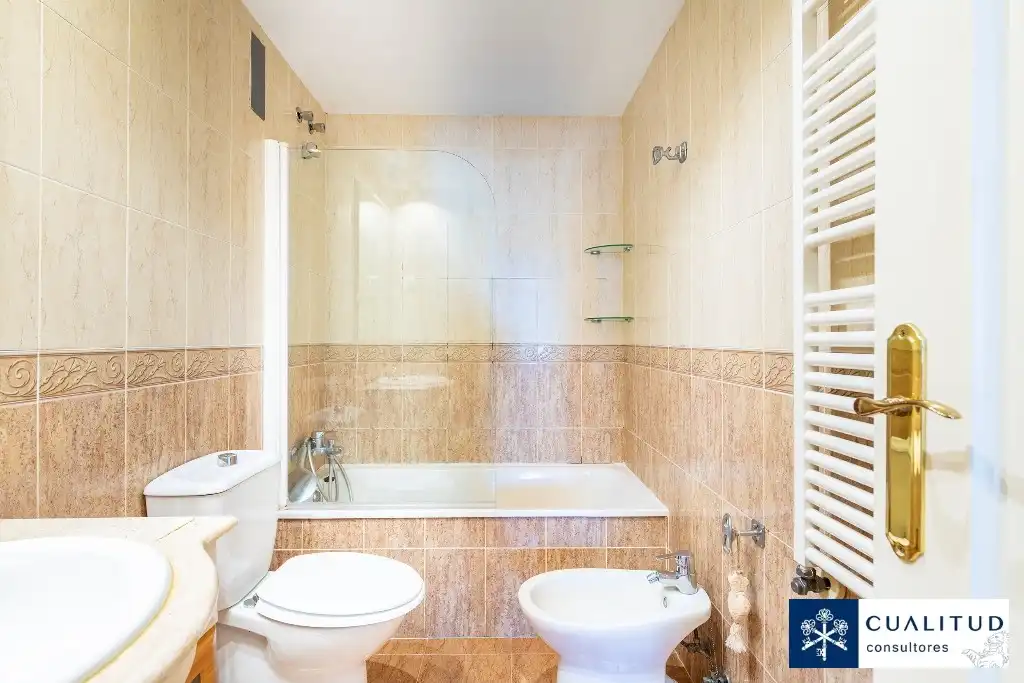 Bathroom of Flat for rent in Castellón de la Plana / Castelló de la Plana  with Storage room and Furnished