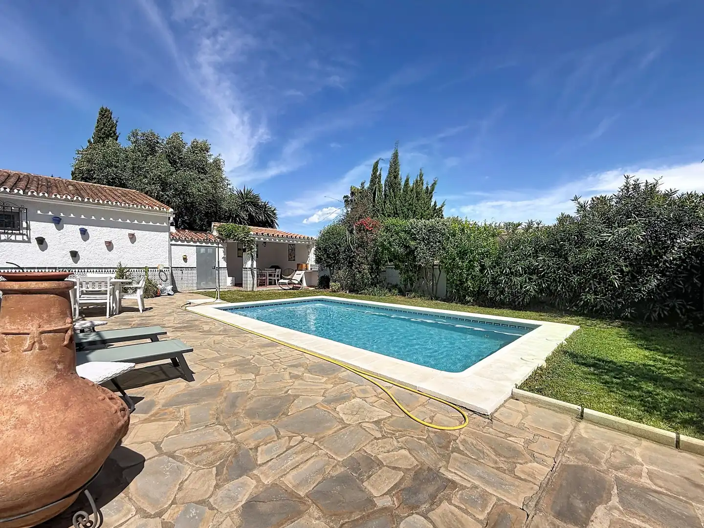 Piscina de Casa o xalet en venda en Manilva amb Aire condicionat, Jardí privat i Terrassa